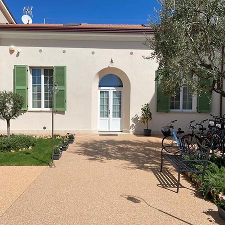 Villino Micol Camere A Due Passi Dal Mare Marina Di Carrara Extérieur photo